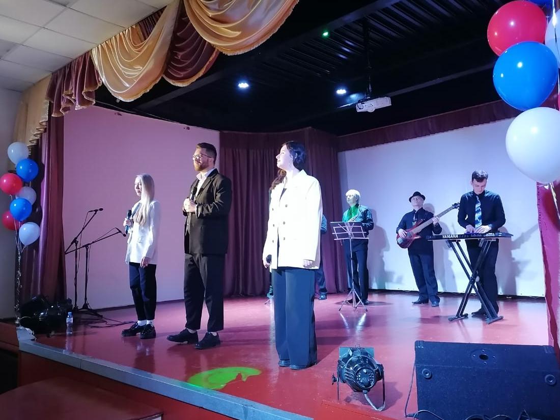 «Экспресс-бэнд» выступил для молодежи г. Спасска «Экспресс-бэнд» выступил для молодежи г. Спасска